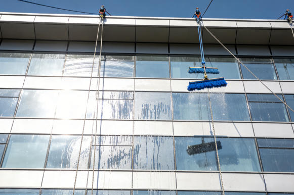长寿高空外墙清洗不同材质的清洗工艺  
